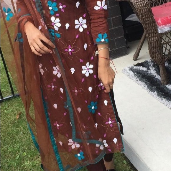 Beautiful Punjabi and Pakistani suit. Different style and material. - Picture 2 of 10